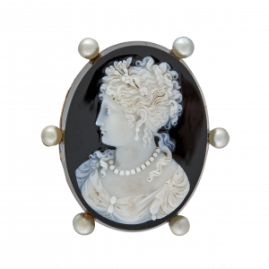 Broche camée dur et perles fines vers 1870