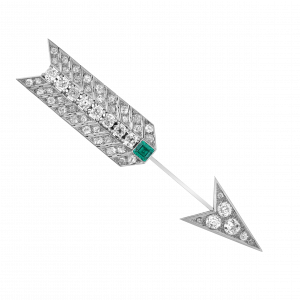 Epingle de jabot "Flèche de Cupidon" diamants et émeraude vers 1930