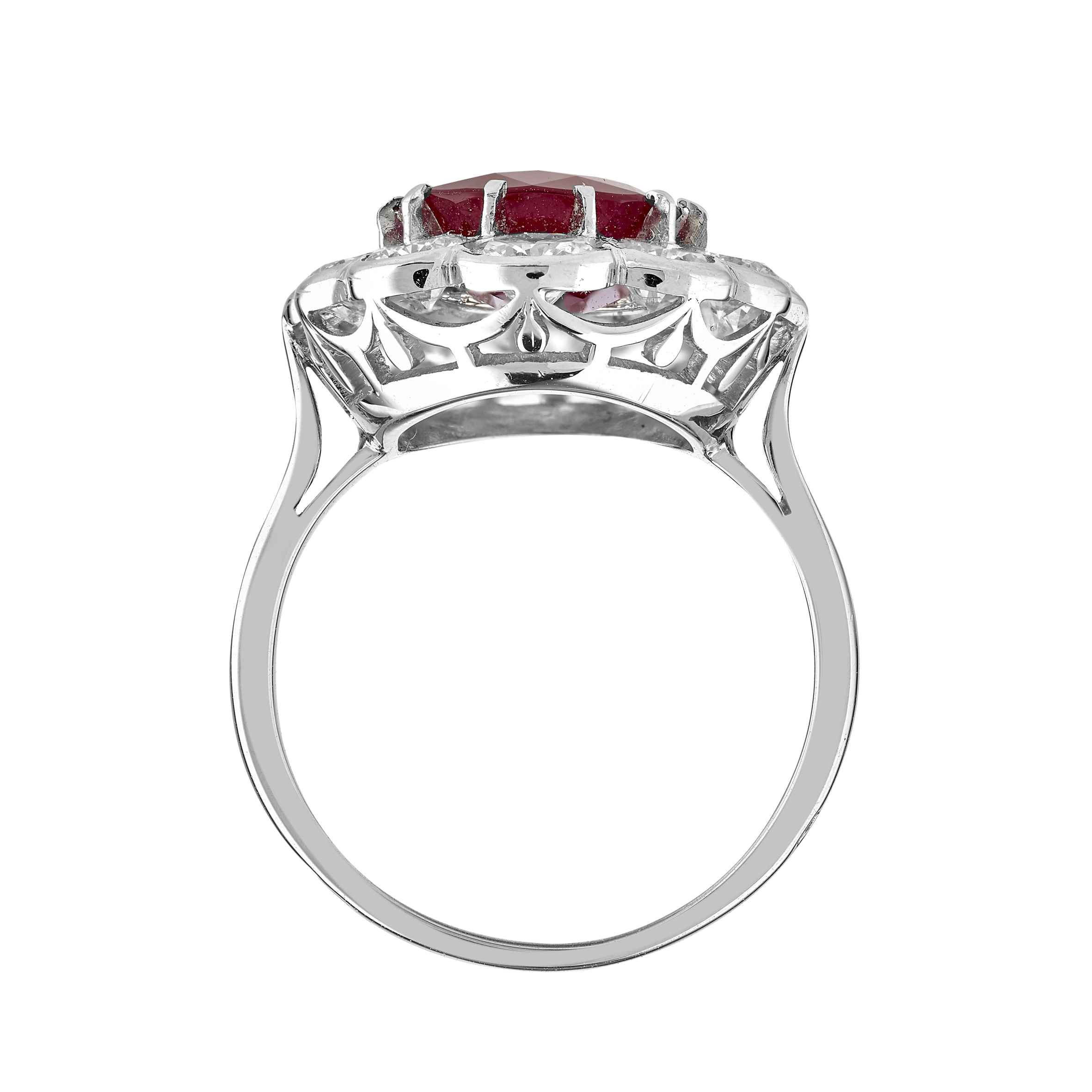 Bague entourage rubis birman et diamants Gerphagnon