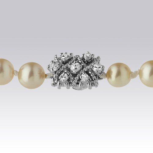 Collier de perles en chute fermoir diamants Gerphagnon