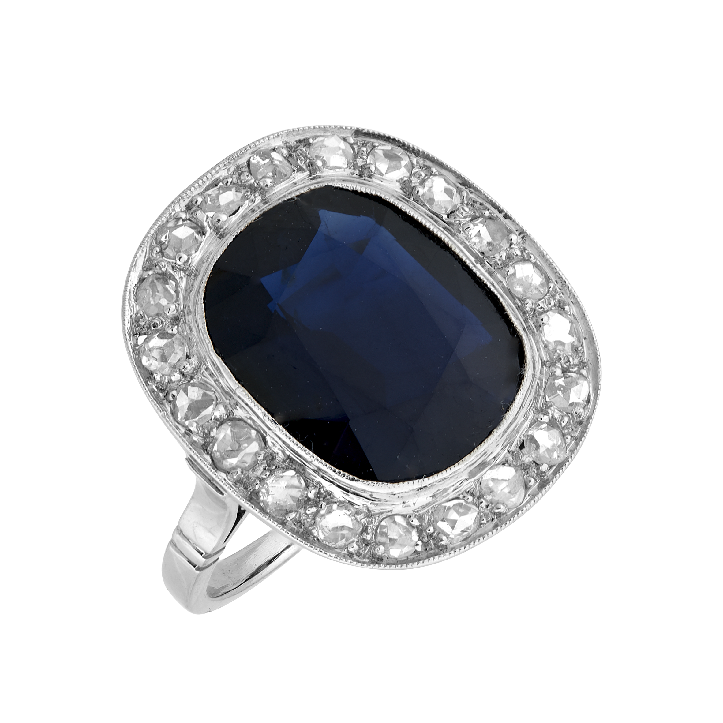 Bague coussin saphir et diamants taille rose vers 1920 Gerphagnon