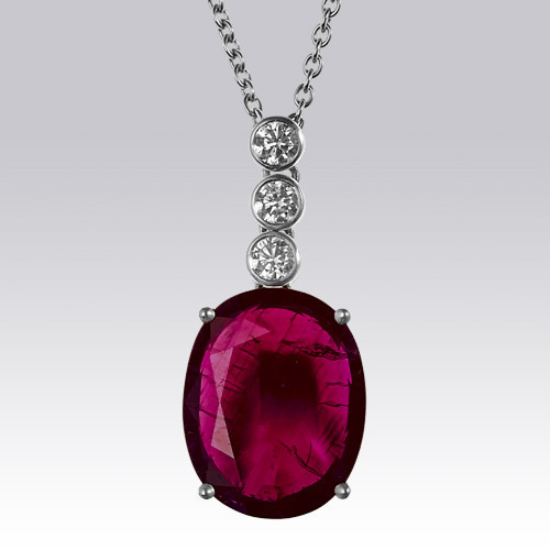 Pendentif chenillettes rubis birman et brillants Gerphagnon