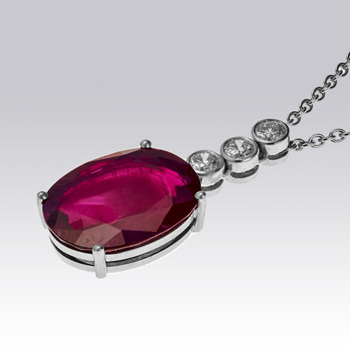 Pendentif chenillettes rubis birman et brillants Gerphagnon